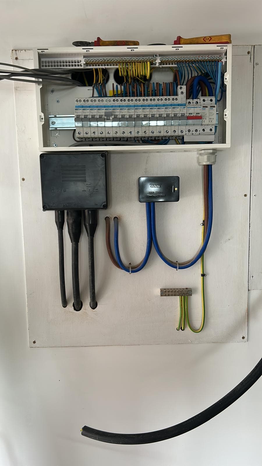 Consumer unit replacement in a Chilterns home